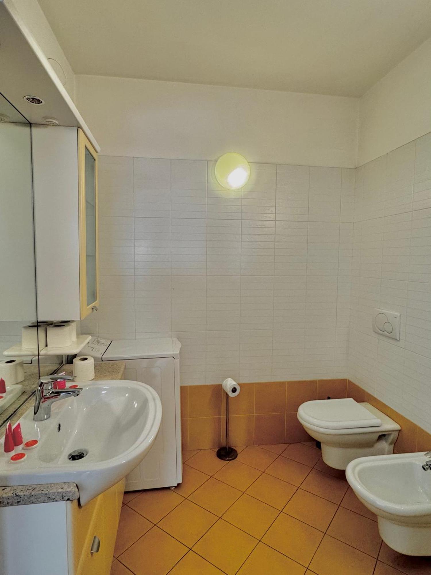 Sweet Spot Aparthotel ริวาเดลการ์ดา ภายนอก รูปภาพ
